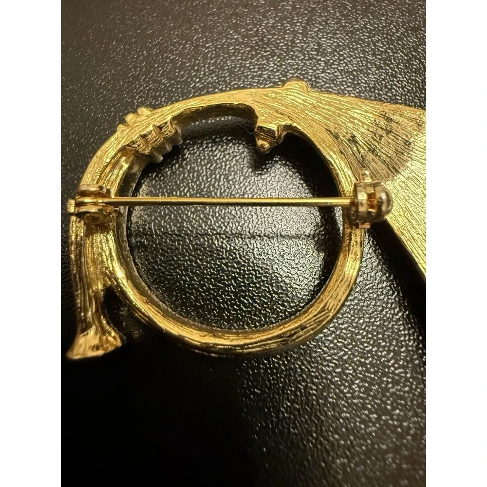 Gold Tone‎ Horn Shaped Brooch Pin Music & Dance Theme Metal Jewelry
